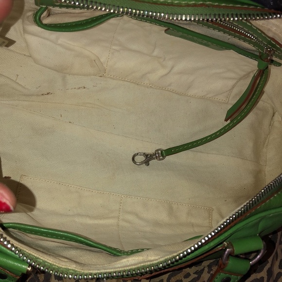 Micheal Kors Astor Green Studded Leather bag Inside Zip pockets - Picture 11 of 15